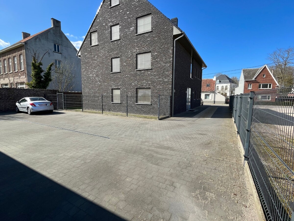 Luxueus én ruim gelijkvloers appartement in rustige omgeving. 