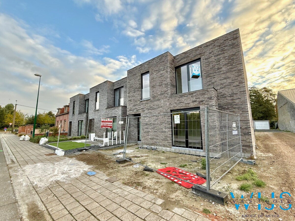 Nieuwbouw woning met 4 slaapkamers te Boekhoute ! 