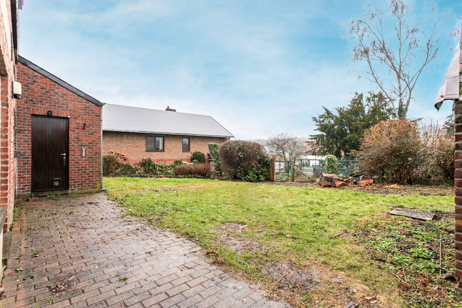 Vrijstaande woning (op 6a27) met 3 slpks, garage en tuin 