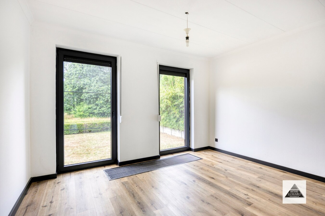 Instapklare woning voor gelijkvloers wonen. 3 slaapkamers, kelder met garage. 