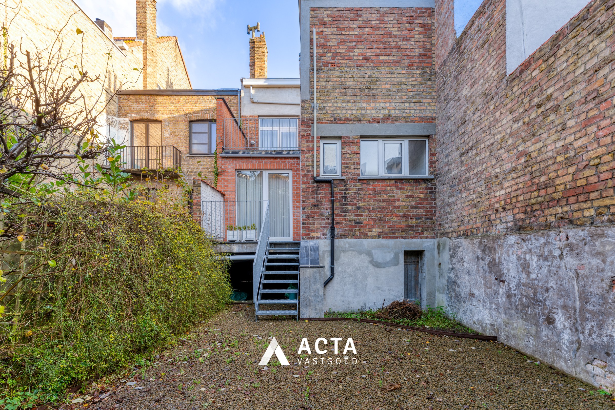 Charmant herenhuis- 3 slpk, praktijk +zonnige tuin 