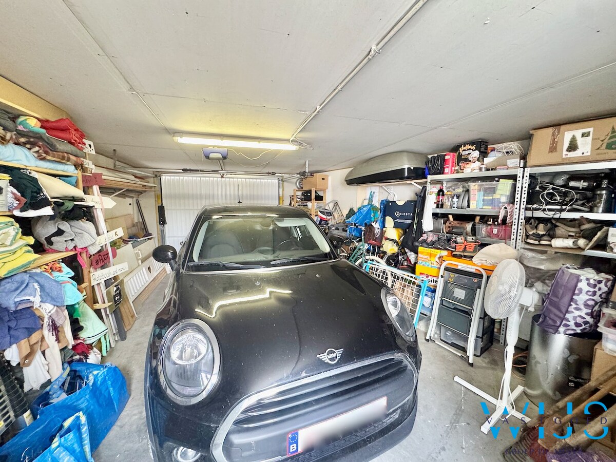 Instapklaar woonhuis met 3 slaapkamers en garage te Boekhoute ! 
