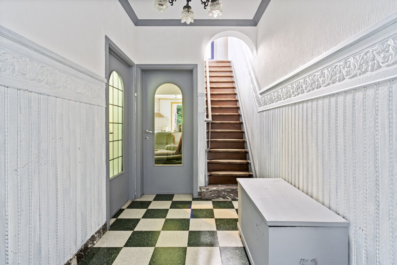 Verrassend ruime gezinswoning met garage op ruim perceel van 530m² 