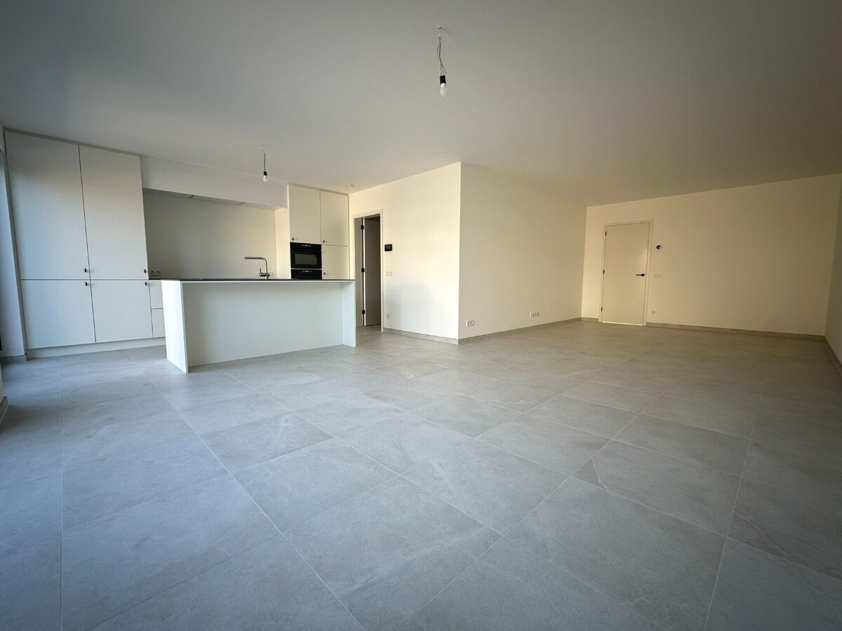 Instapklare nieuwbouwwoning met 4 slaapkamers, garage én tuin – energiezuinig wonen in hartje Sint-Antonius 