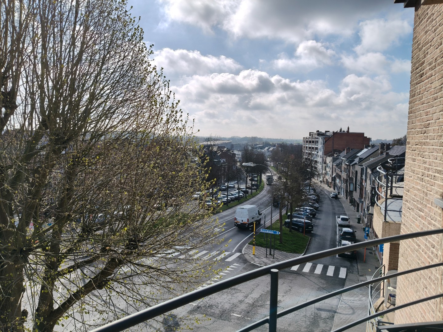 RUIM APPARTEMENT (124²) MET GARAGE - PRACHTIG GELEGEN 