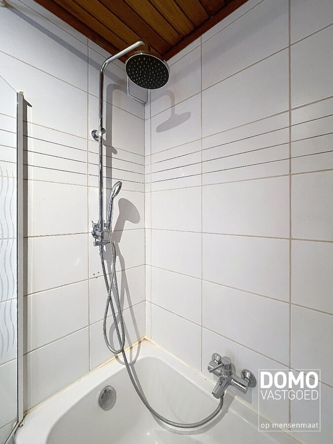 APPARTEMENT MET TERRAS IN HET CENTRUM VAN KERMT 