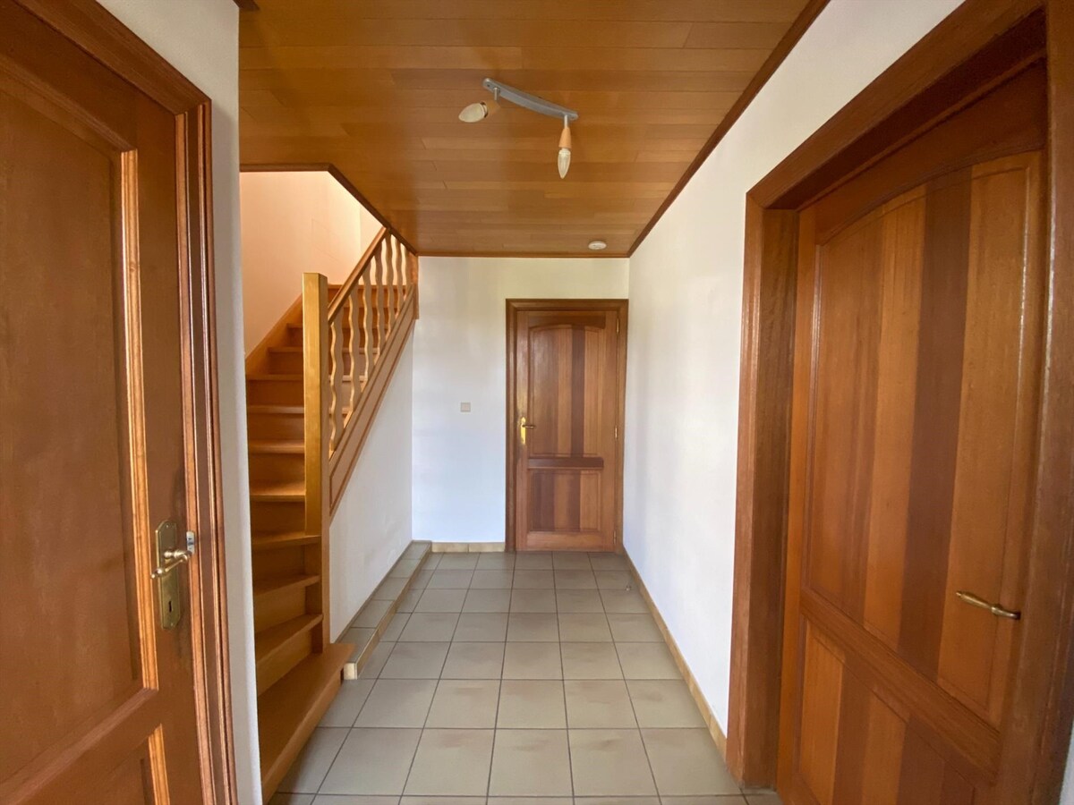 Rustig gelegen woning met garage en zonnige tuin te Poperinge 