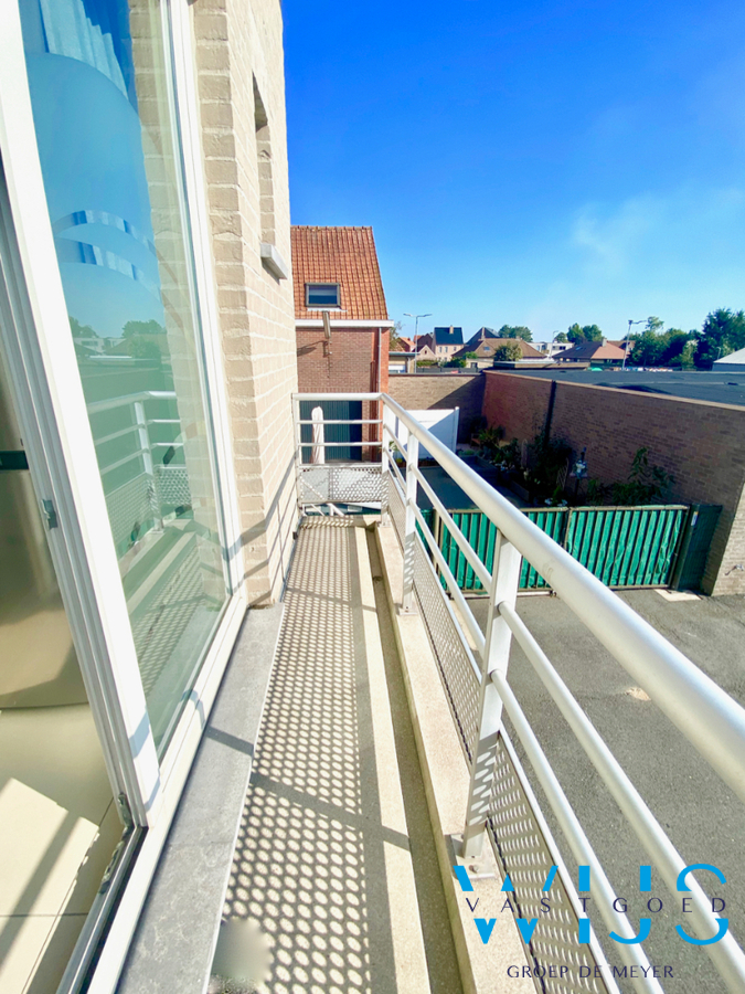 Ruim 3 slaapkamer appartement met garage te ERTVELDE ! 