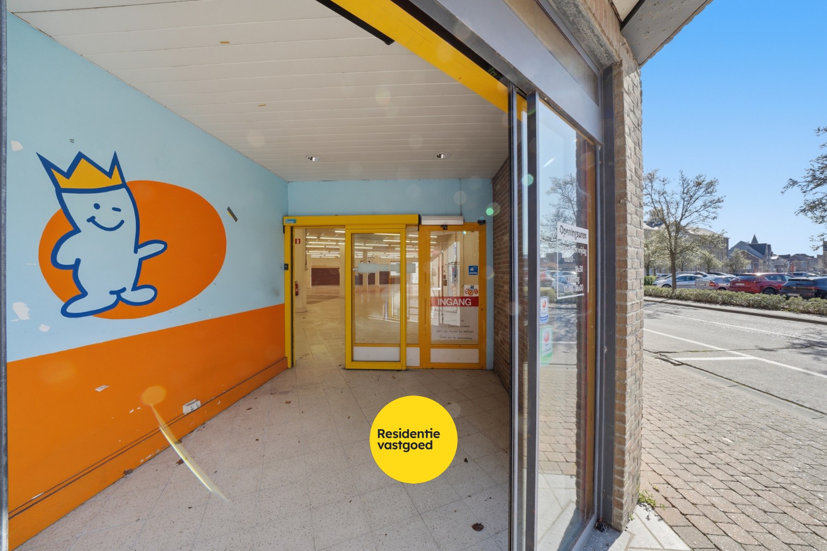 Te koop: Ruim handelspand met uitstekende visibiliteit in het centrum van Torhout 