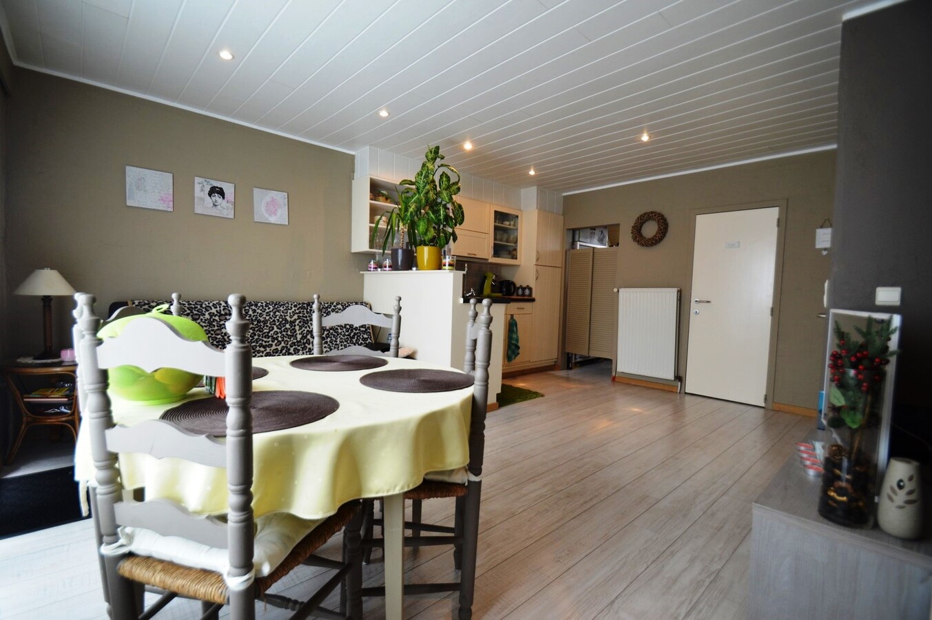 Mooie woning met hangar en ingericht appartement - Duinbergen 