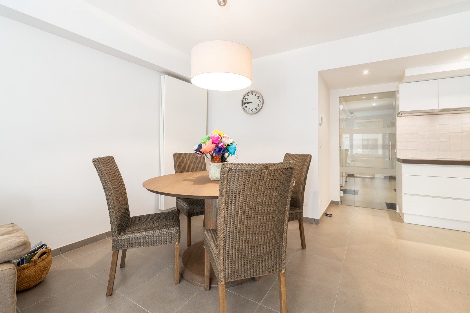 GERENOVEERD APPARTEMENT MET ZIJDELINGS ZEEZICHT: TOPLIGGING !! 