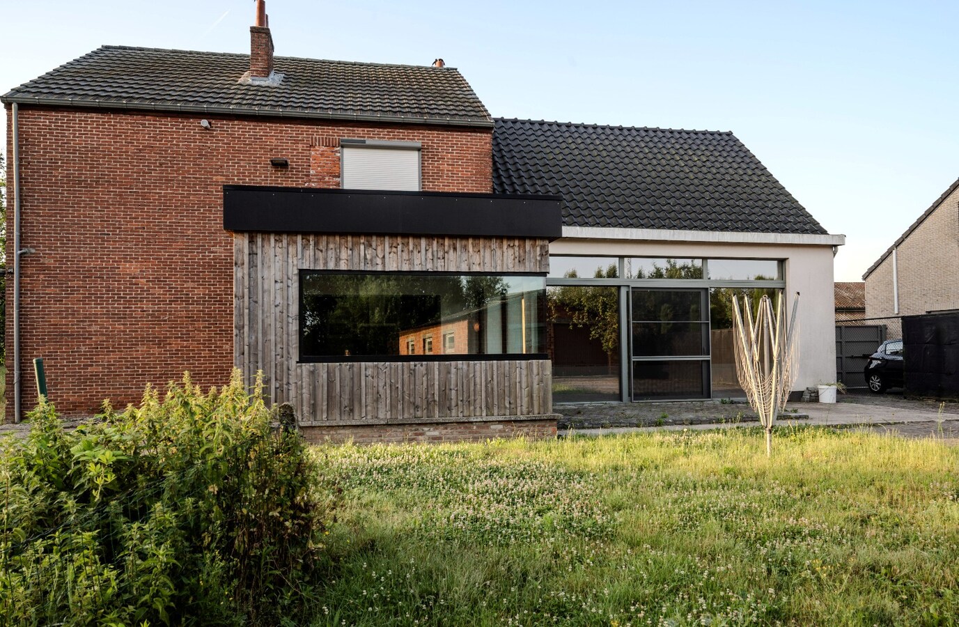 Ruim huis met vergunde stal 