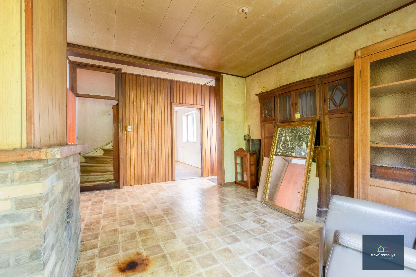 VERKOCHT !!! Residentieel gelegen  te renoveren halfopen bebouwing met tuin 