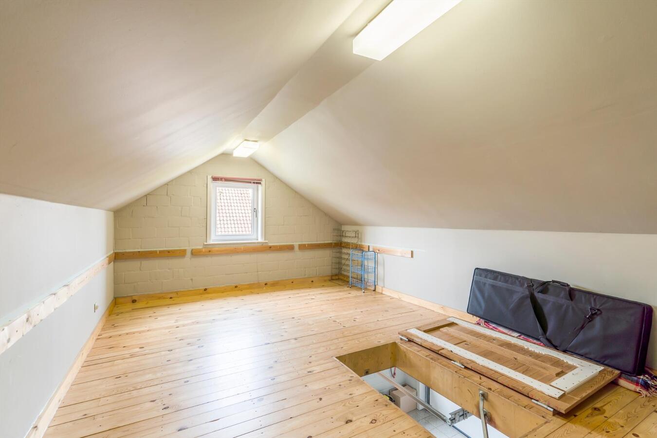 Rustig gelegen instapklare woning met 4 slaapkamers op 690 m² te Koekelare 