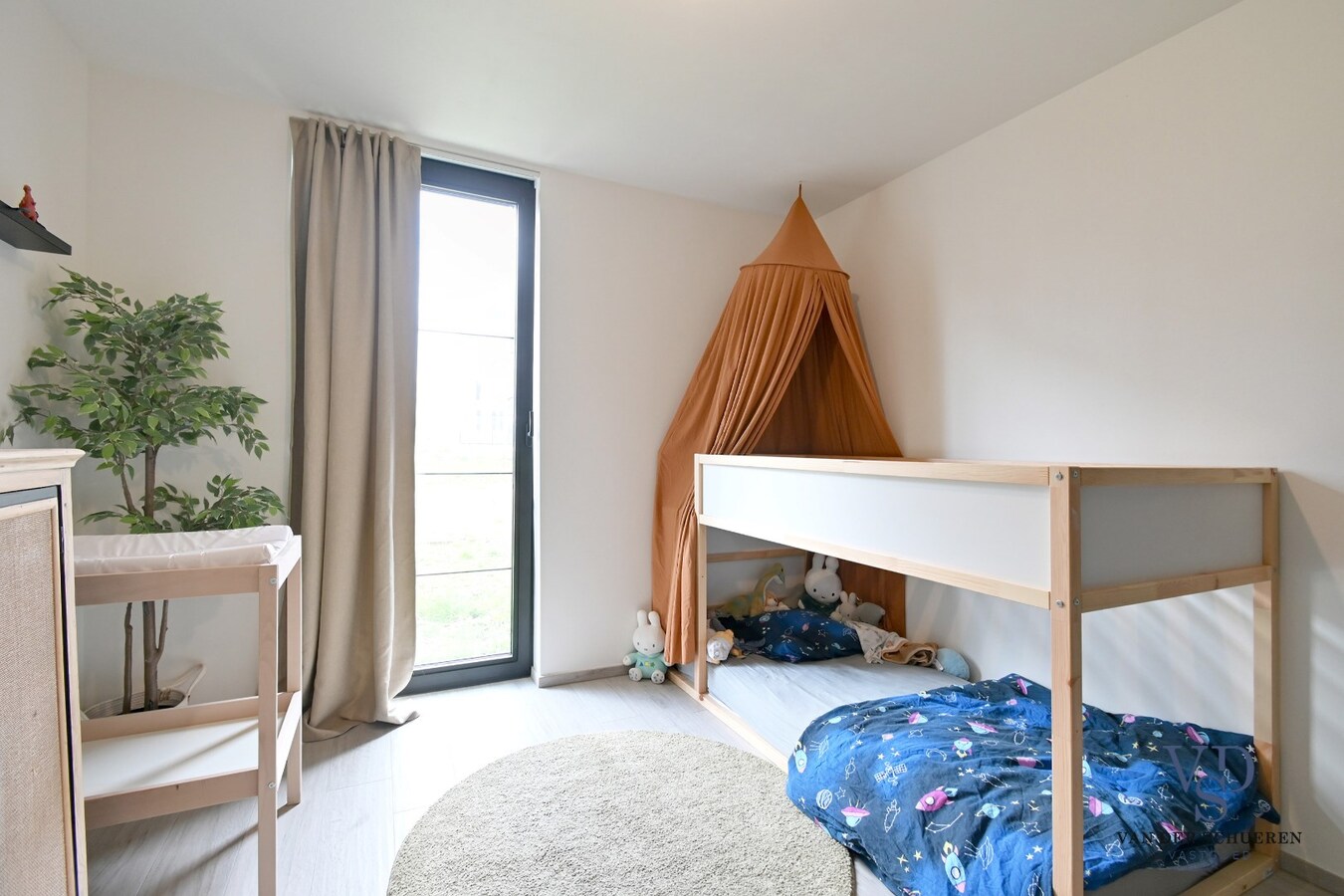 Quasi nieuwbouwappartement met ruim terras 