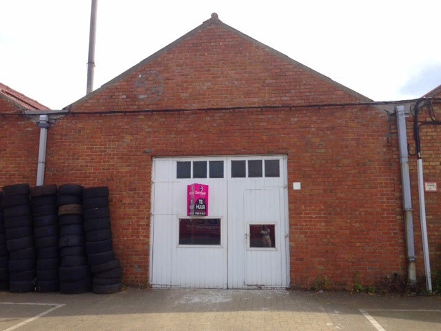 Ruime loods te huur in het Vlamingveld te Jabbeke 