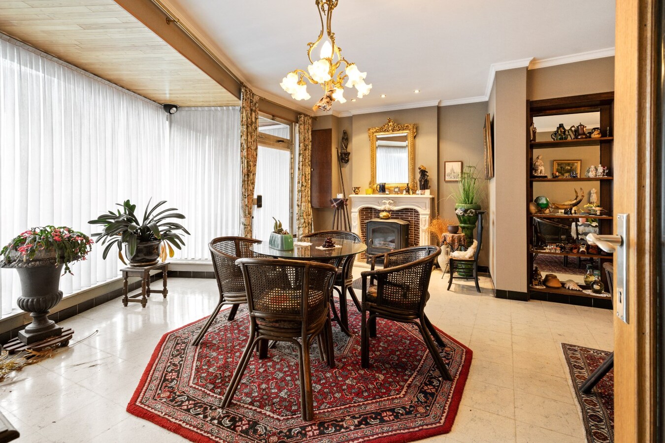 Ruim, voormalig handelshuis in het Centrum van Dadizele 