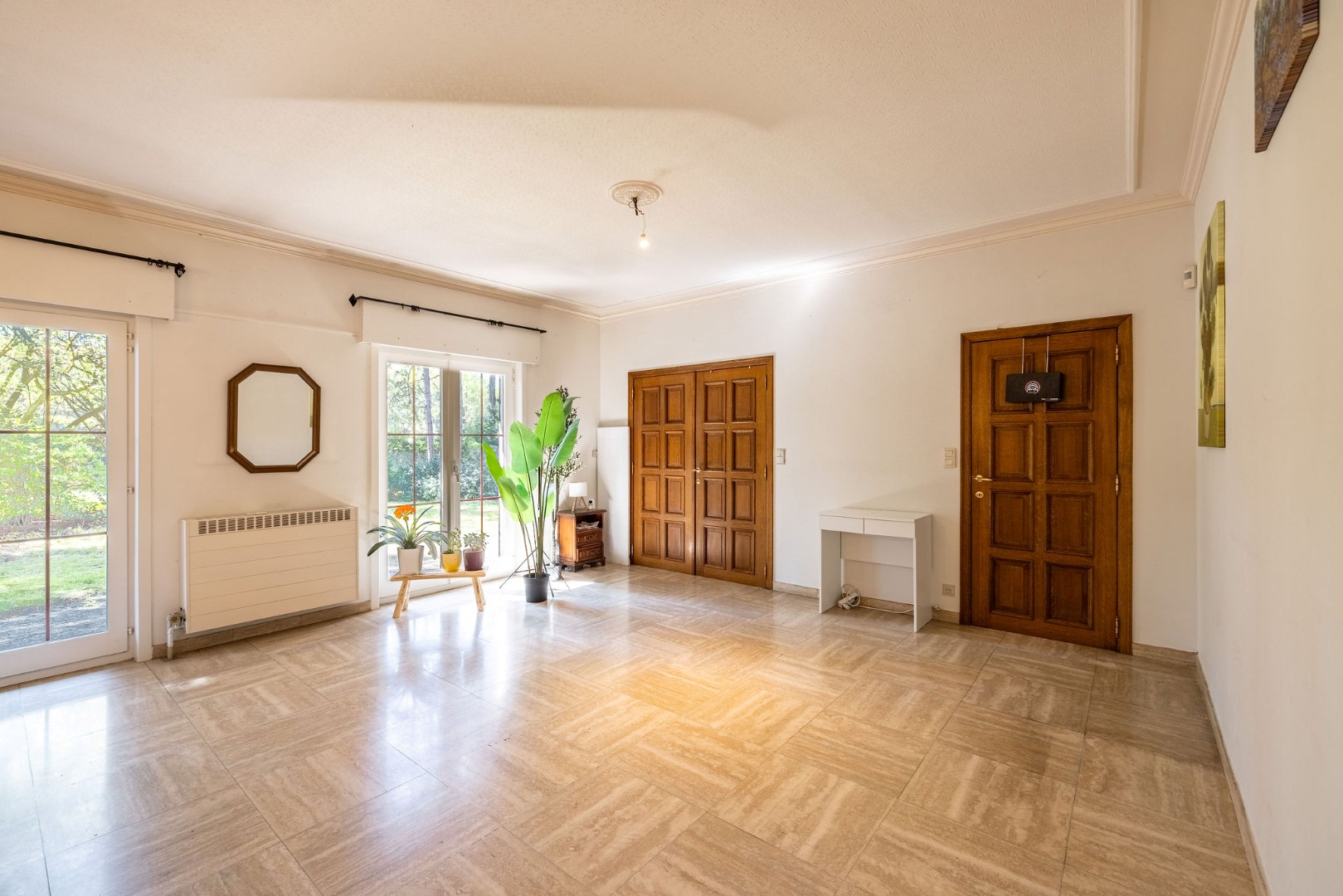 Karaktervolle villa met royale volumes op perceel van 1100m2 nabij de E40 