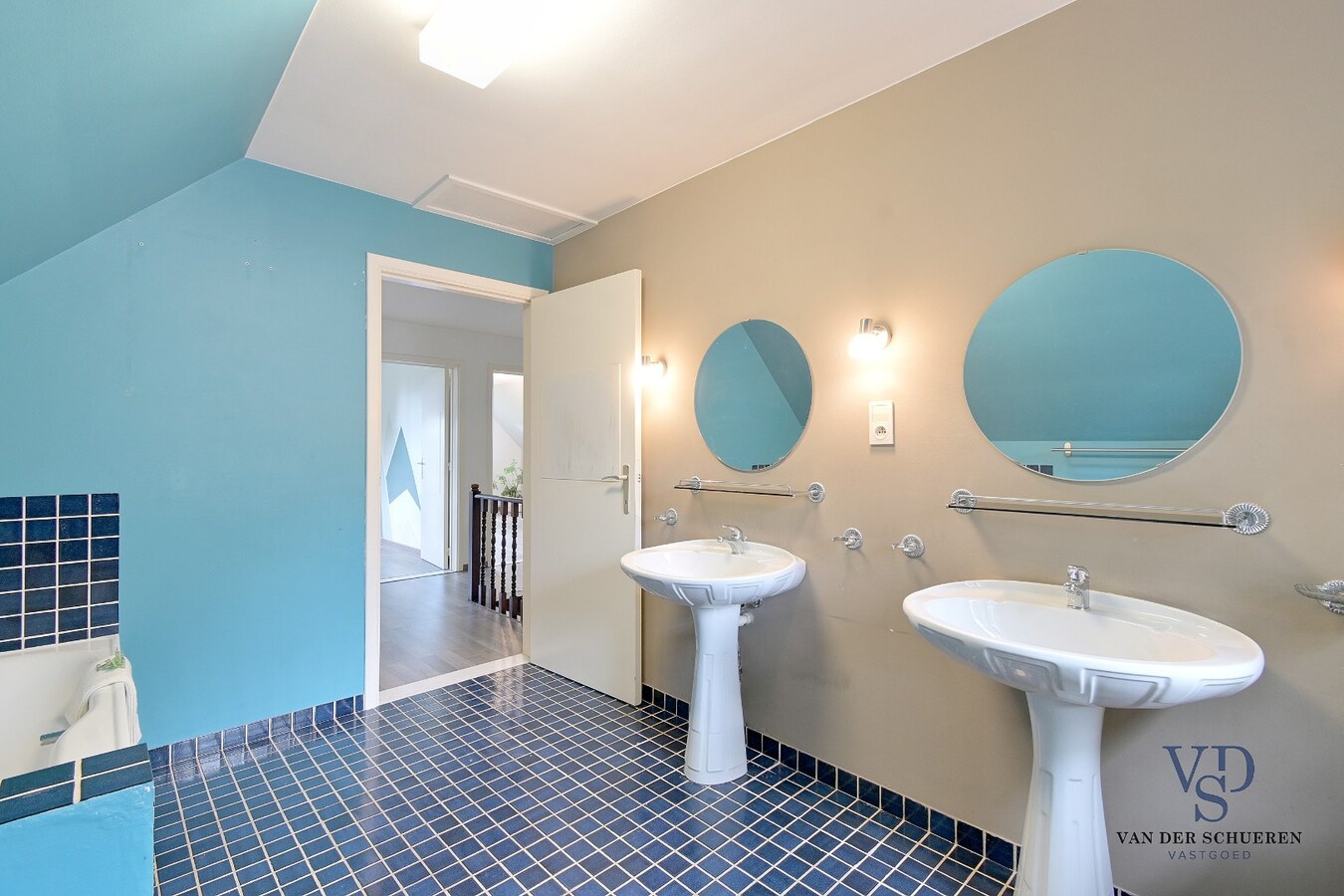 Degelijk, ruime villa. 