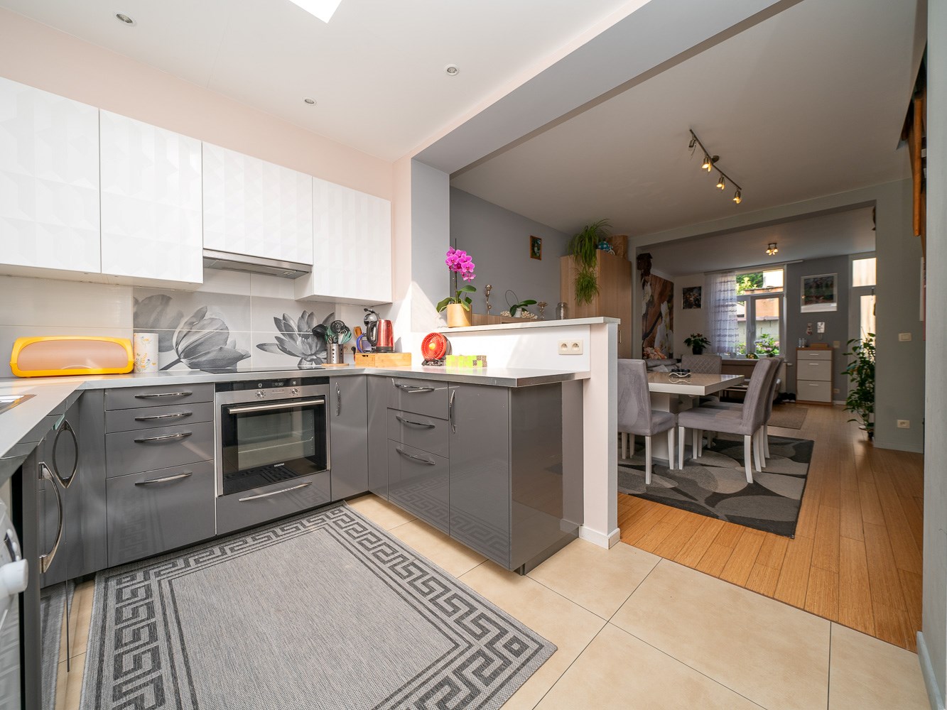 Volledig gerenoveerde 3-kamer woning met tuin 