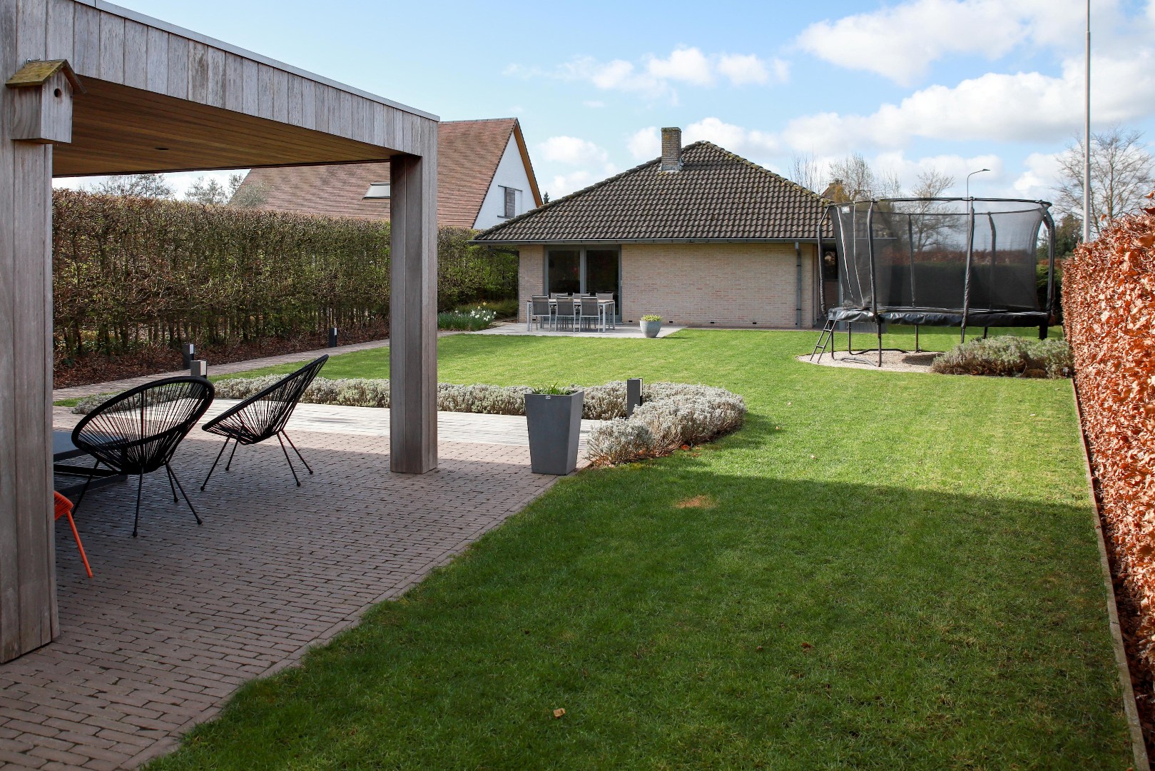 Ruime, instapklare,  alleenstaande woning met garage en tuin op 818 m² 