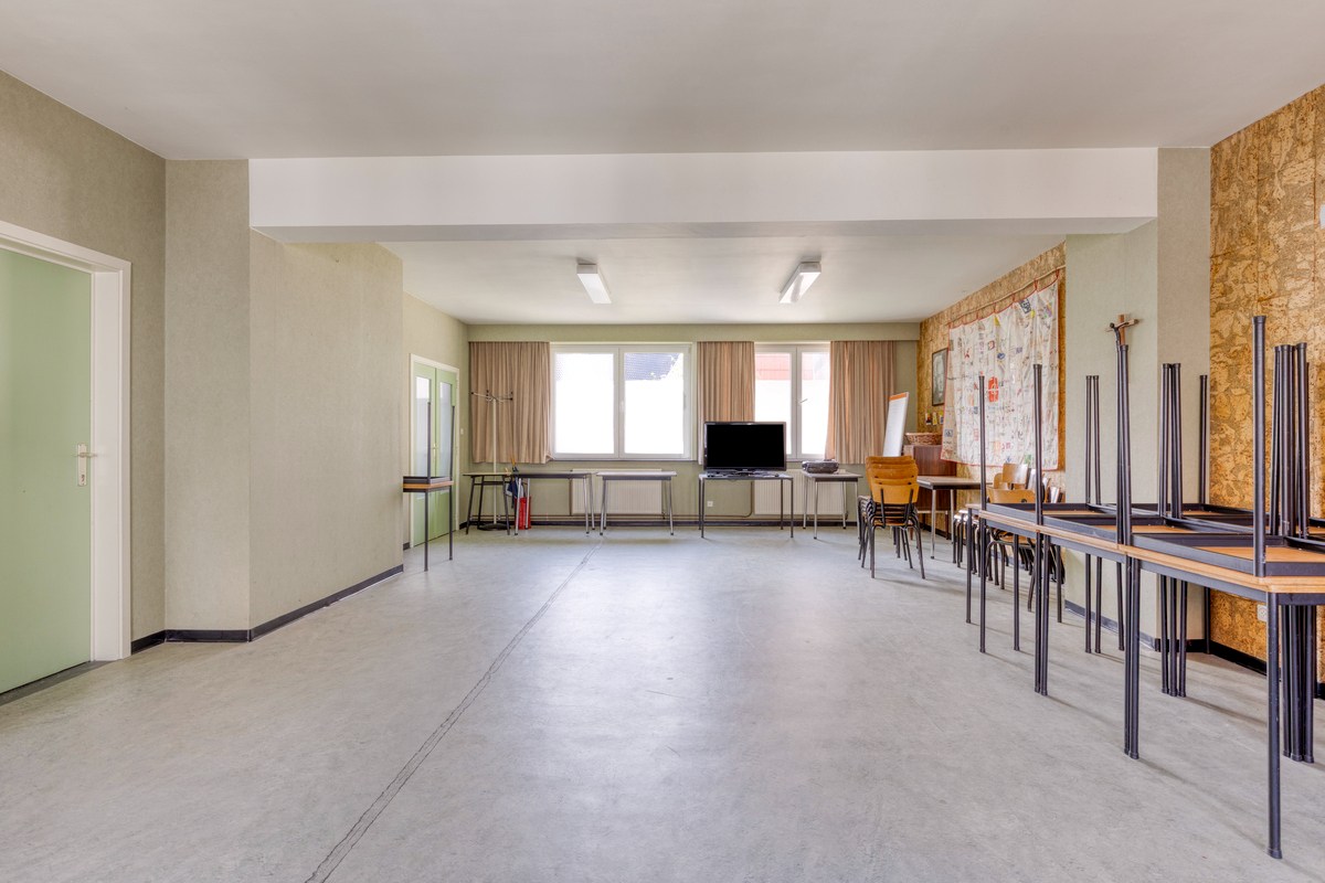 Multifunctioneel gebouw in het centrum van Merchtem. 