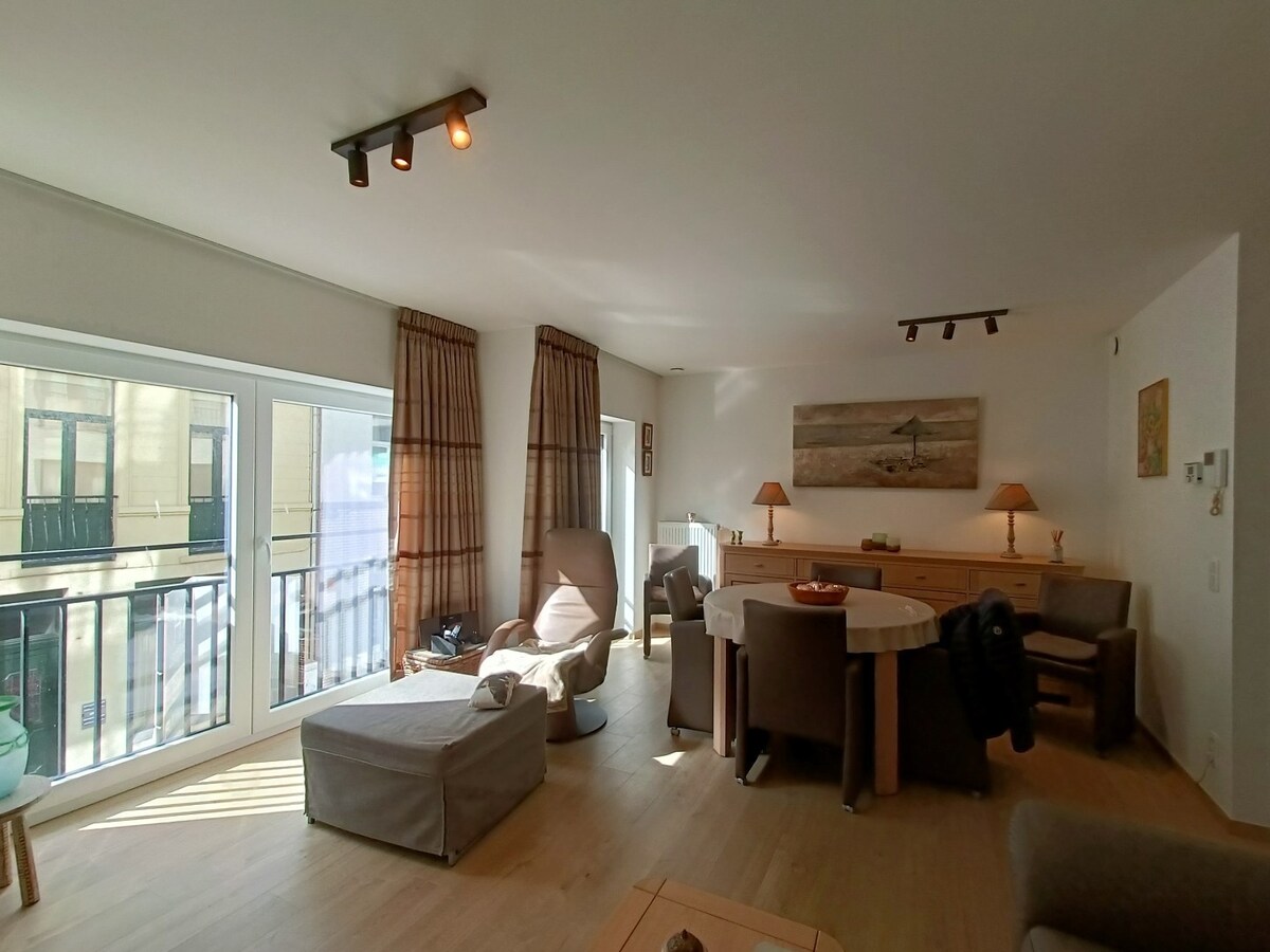 Modern éénslaapkamerappartement op 100 meter van de zeedijk te Blankenberge 