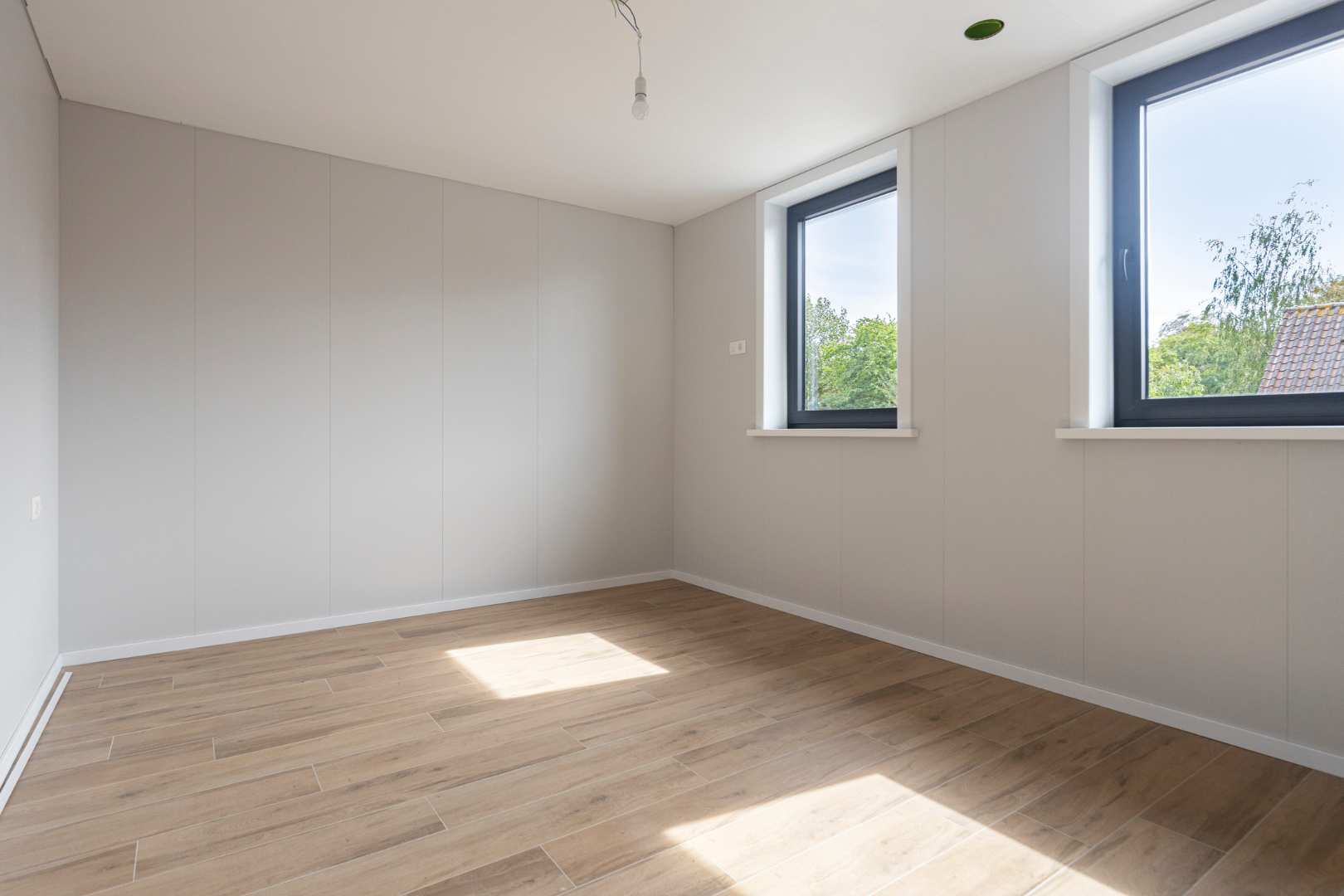 Heikant (NL) – Moderne vrijstaande woning met verrassend veel ruimte, energiezuinig comfort en mogelijkheden voor werken aan huis 