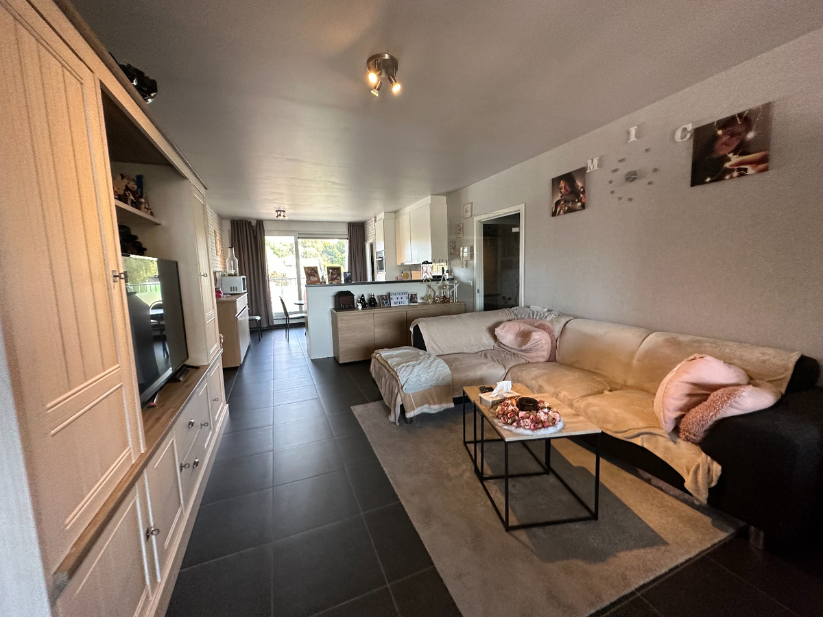 Ruim appartement met twee slaapkamers op de Markt van Houthulst 