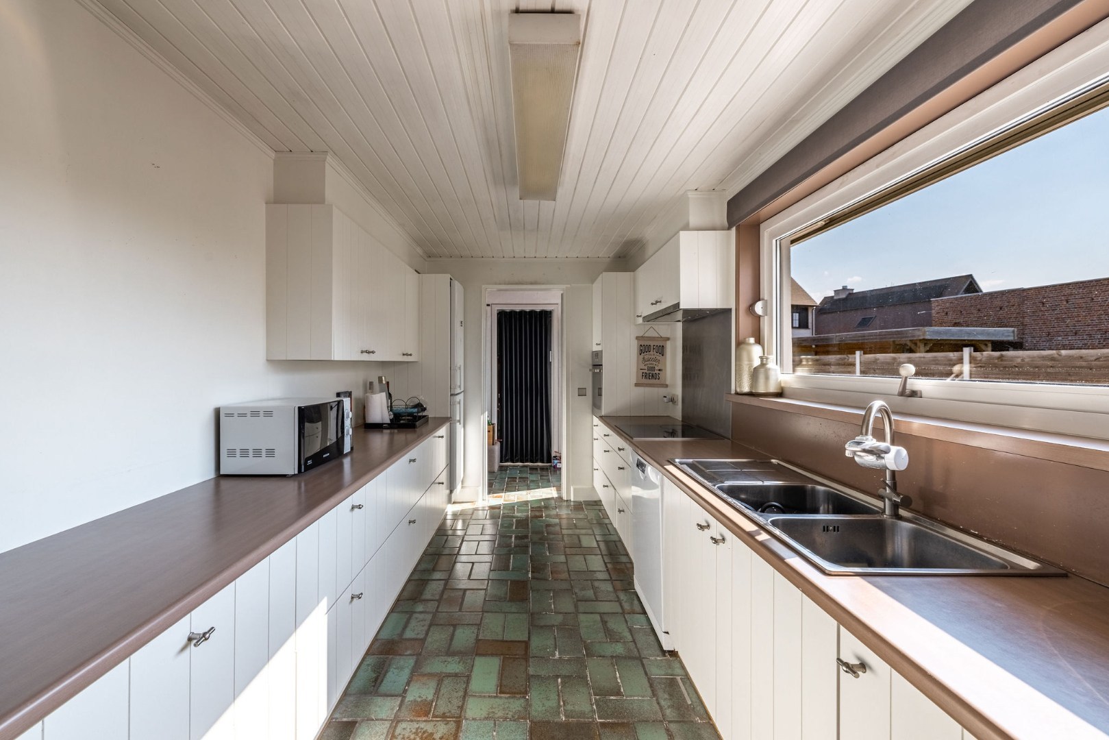 Authentieke woning met zonnige tuin, garage en bouwgrond 