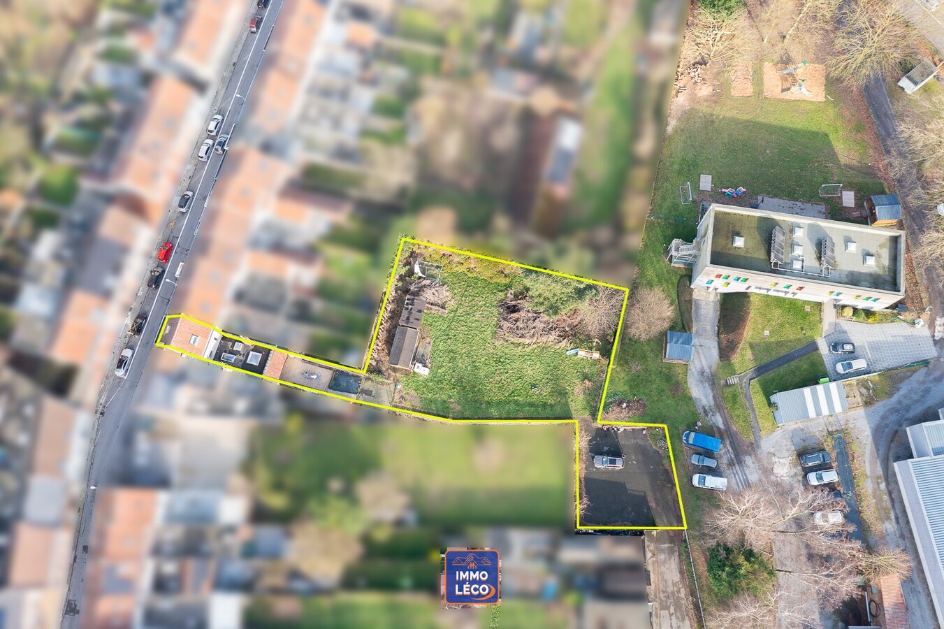 Maison rénovée érigée sur un terrain de 1448m² avec grand parking privatif, TOP SECTEUR 