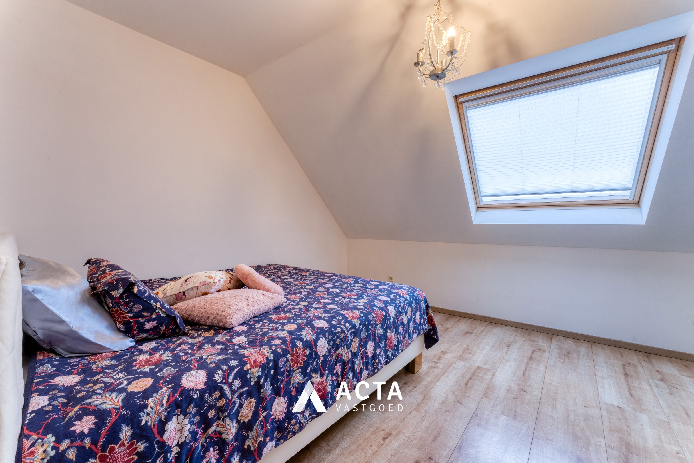 Instapklaar duplexappartement met twee slaapkamers en terras! 