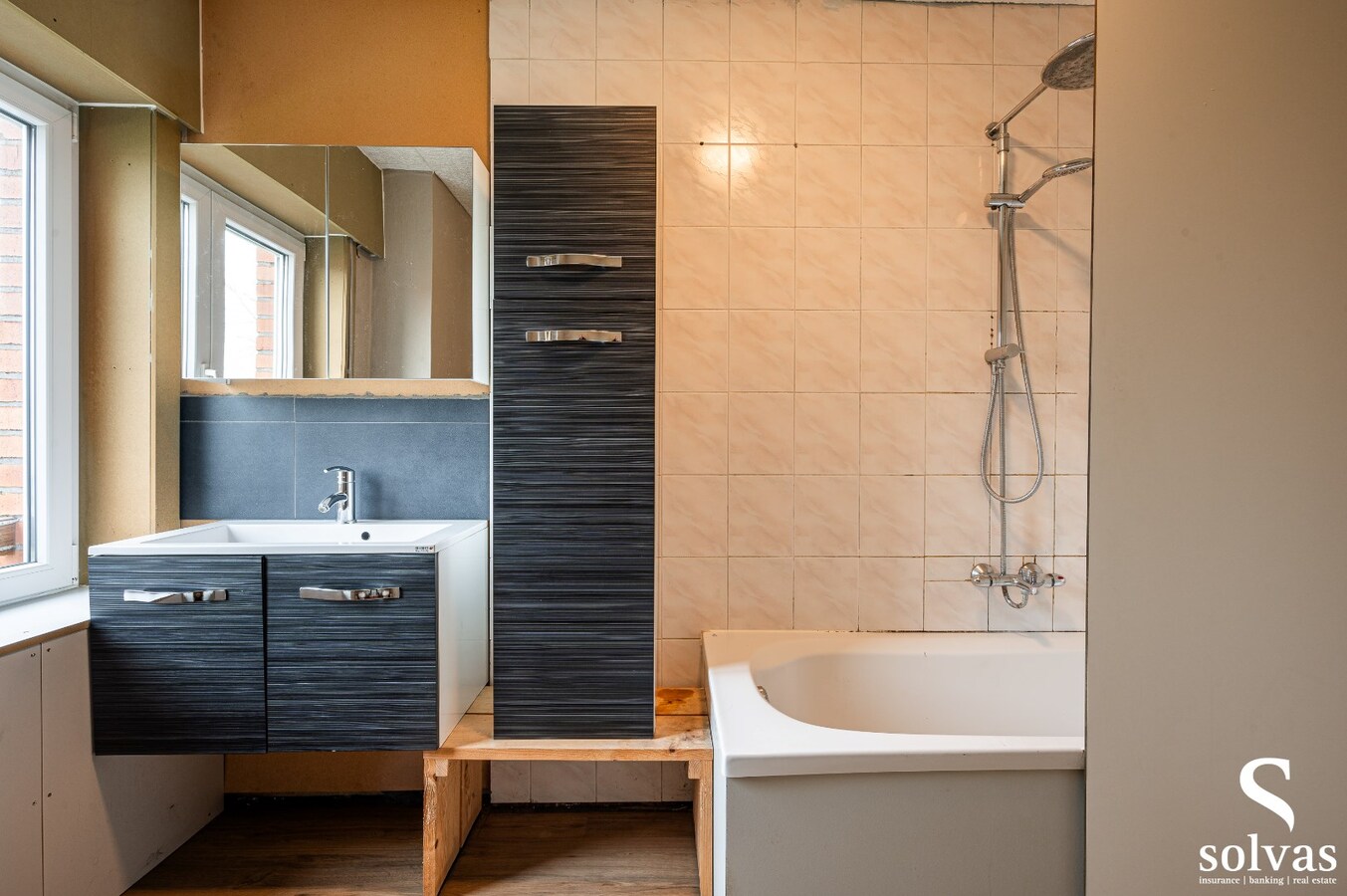 Handelswoning aan de N9 te Lovendegem! 