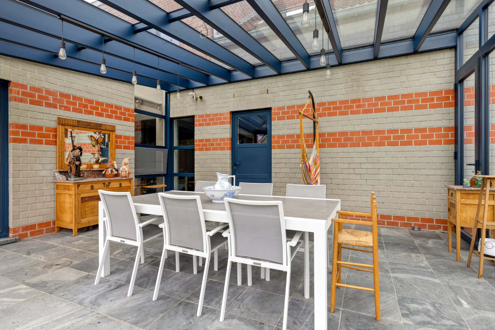 Halfopen bebouwing met 4 slaapkamers en bureau, ruime garage, kelder en zolder in Holsbeek! - EPC 161 kWh/m² - bewoonbare opp. 288 m² 