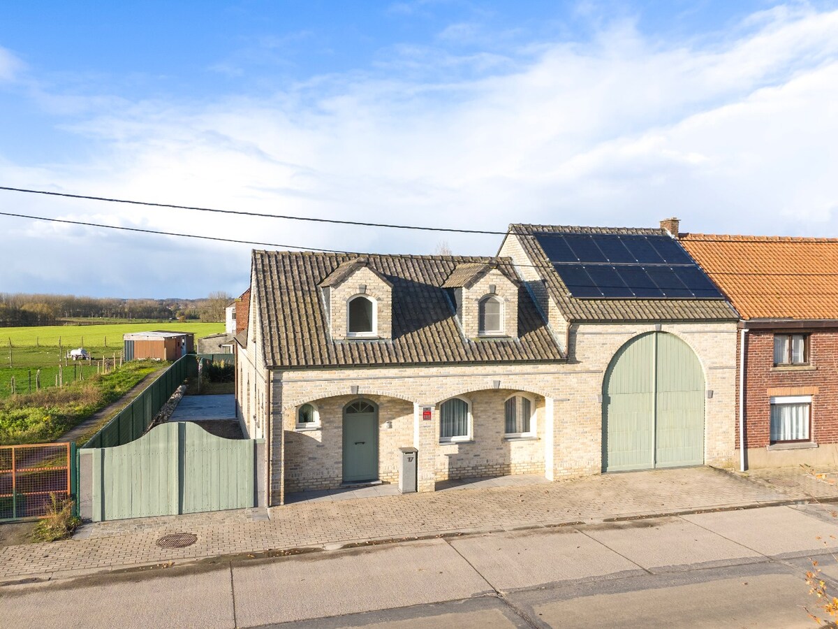Hedendaagse en energiezuinige HOB in landelijke omgeving 