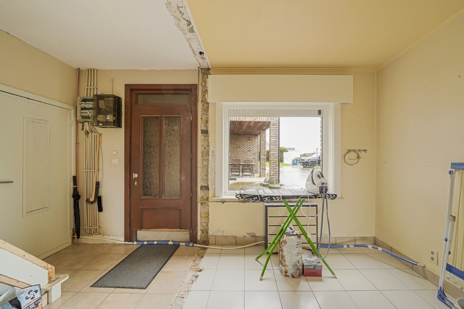 Alleenstaande woning op ruim perceel met vernieuwd woongedeelte en loods (80 m²) 