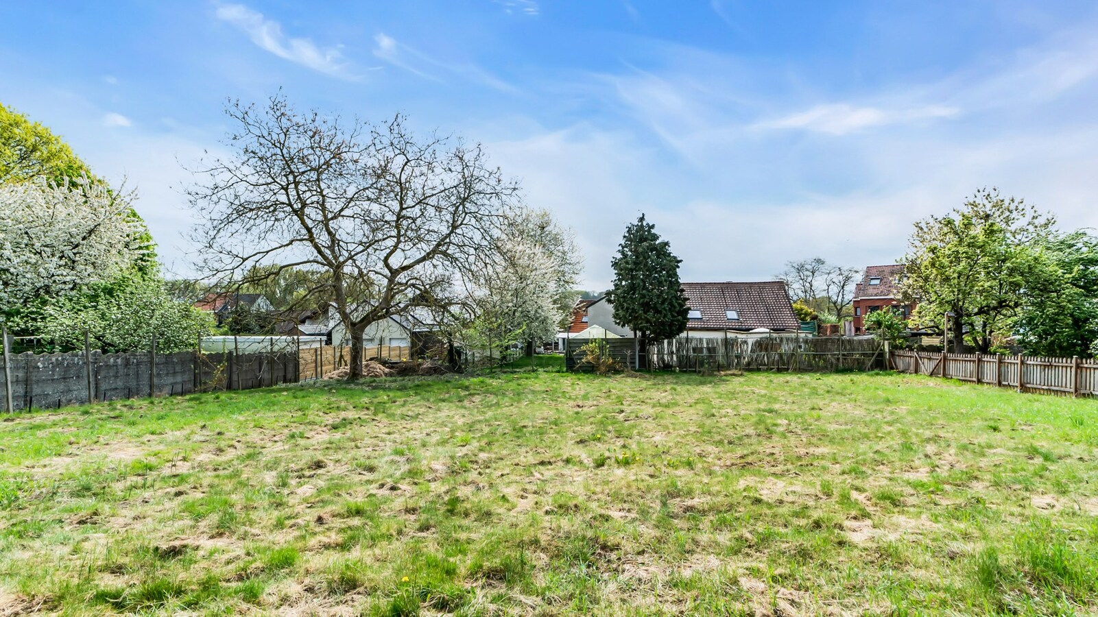 LINDEN (grens Kessel-Lo) groot huis met grote tuin 