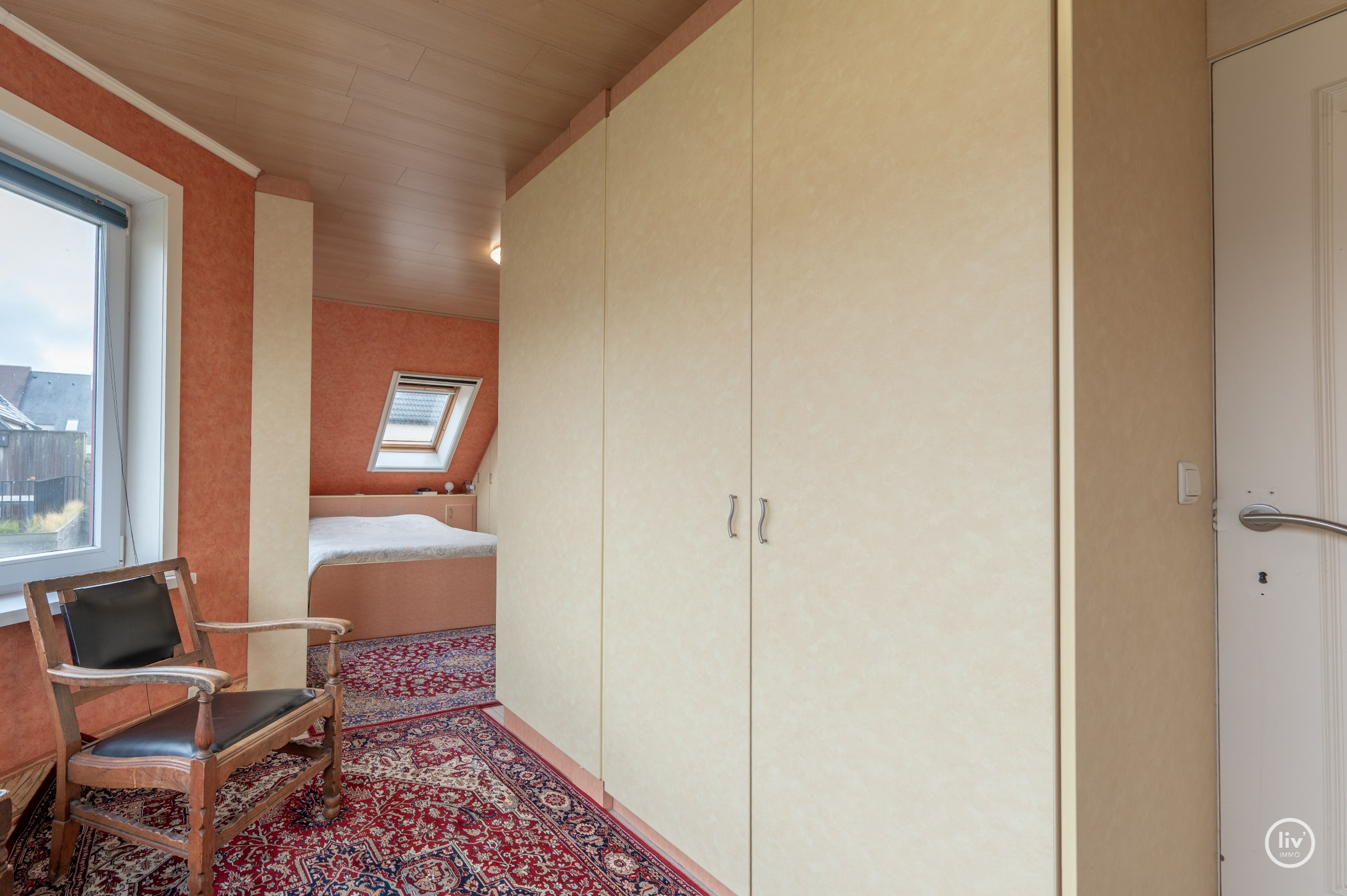 Ruime woning met 4 slaapkamers gelegen in centrum Knokke vlakbij Duinenwater. 