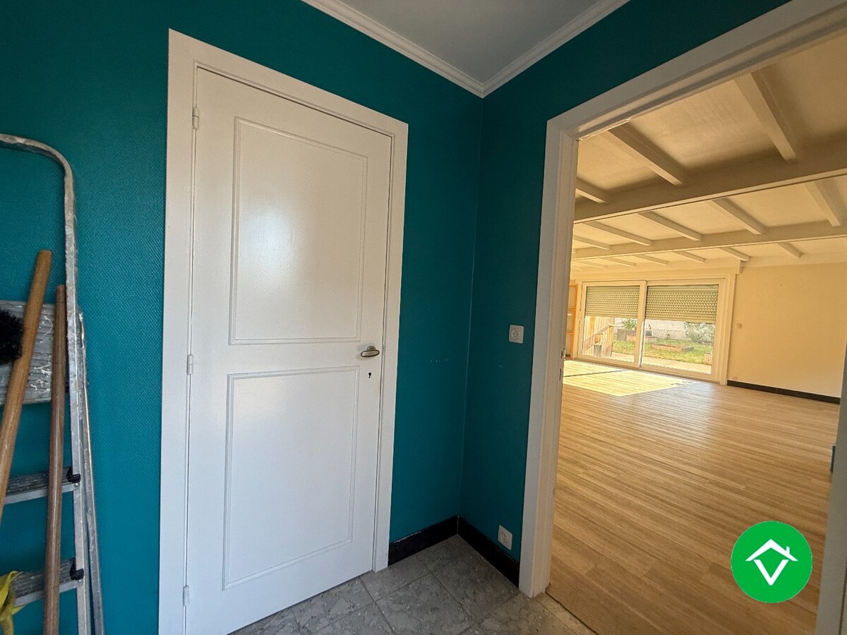 Gelijkvloerse woning met 3 slaapkamers, dubbele garage en tuin 