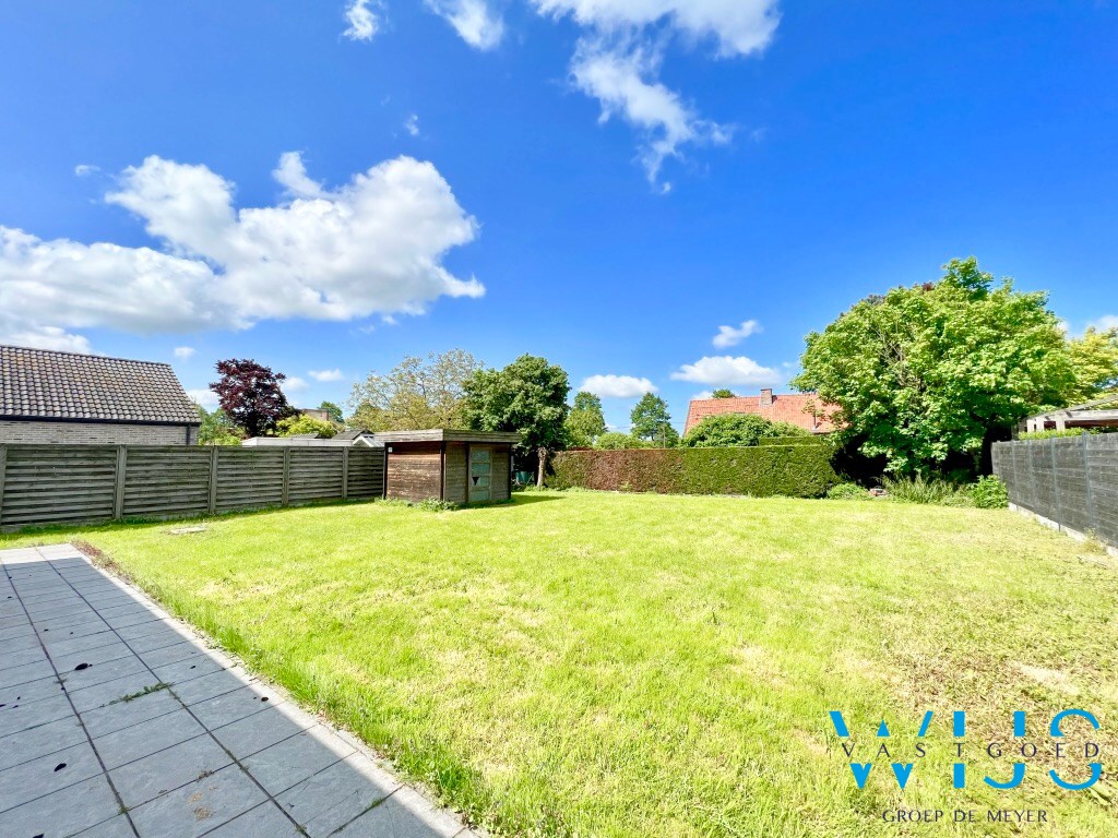 Open bebouwing met zonnige tuin, 3 slaapkamers en garage te Kluizen ! 