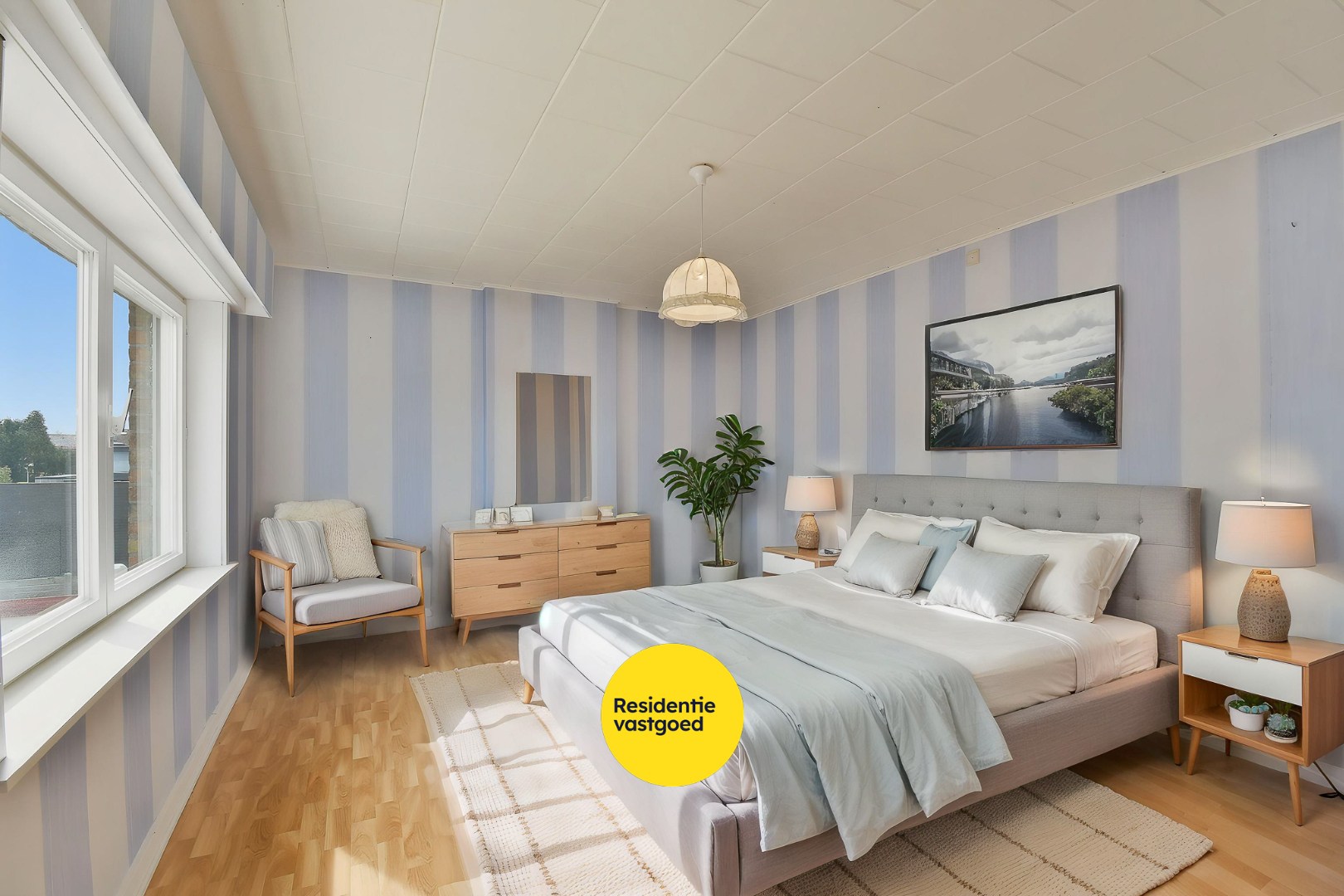 Te renoveren gezinswoning met drie slaapkamers en zongerichte tuin 