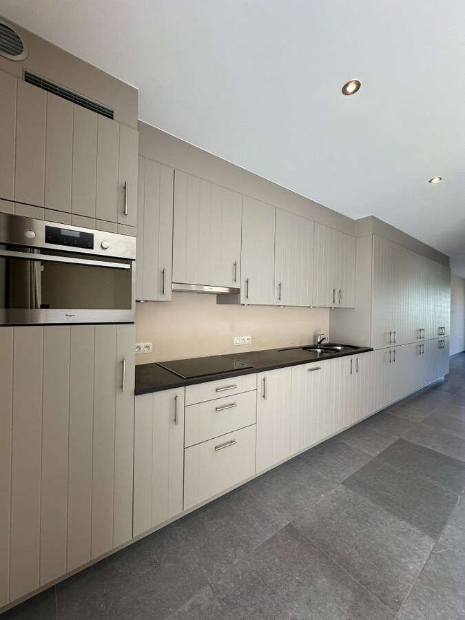 Prachtig, ruim duplex-appartement 115 m² met ruim terras in centrum Sint-Antonius 