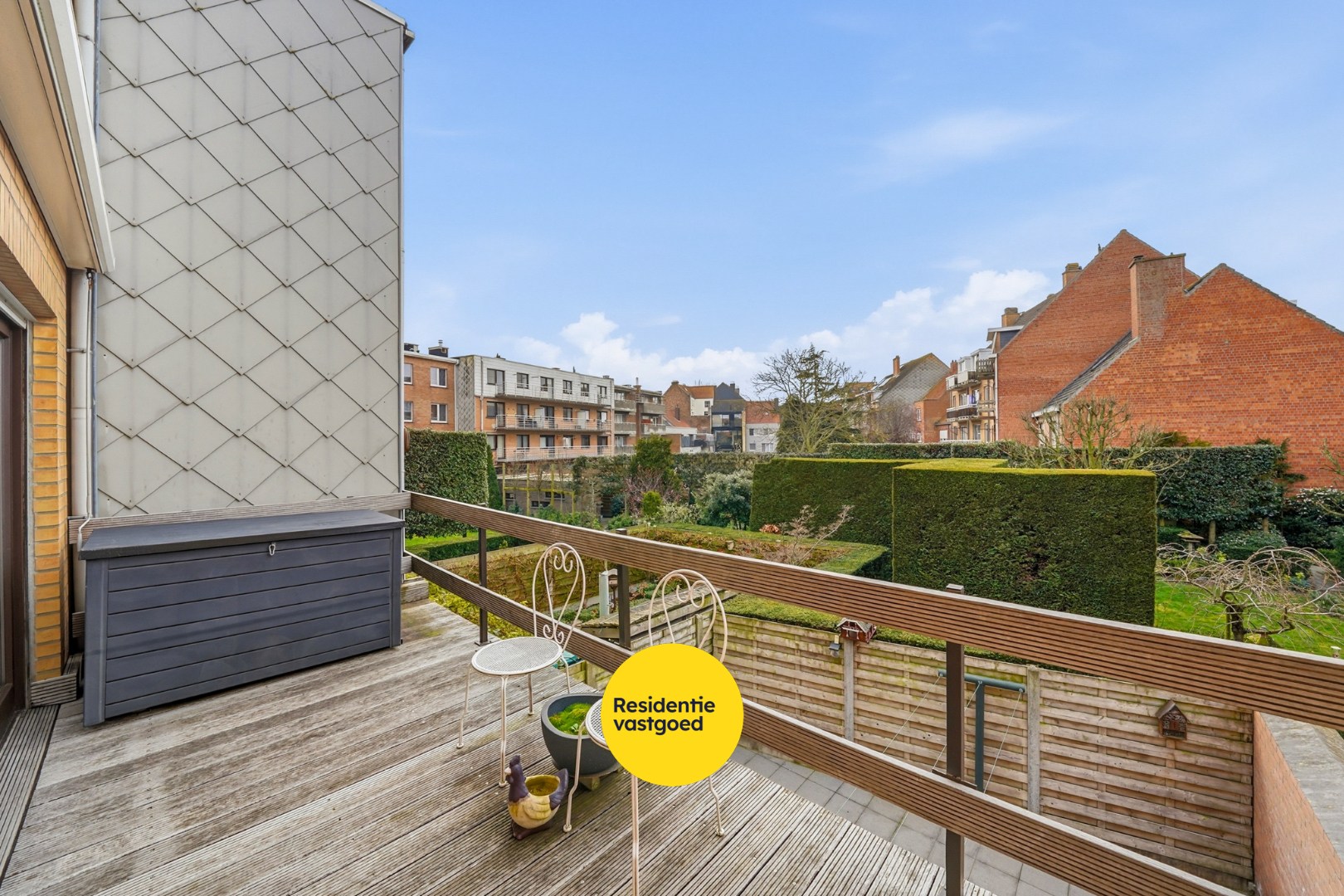 Ruime bel-etage met grote garage en 3 slaapkamers 