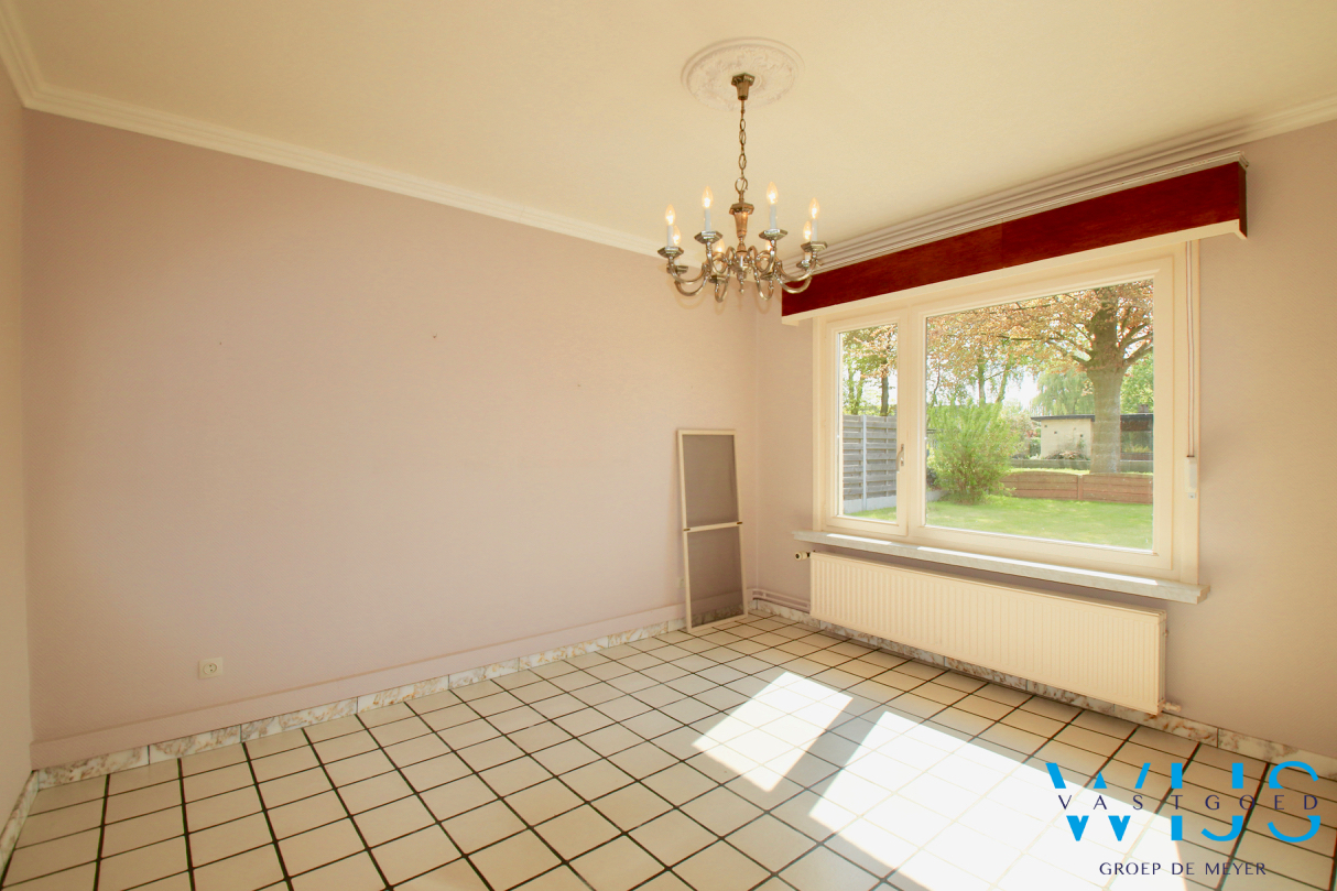 Ruime bungalow met bijgebouw op een ideale locatie in Assenede ! 