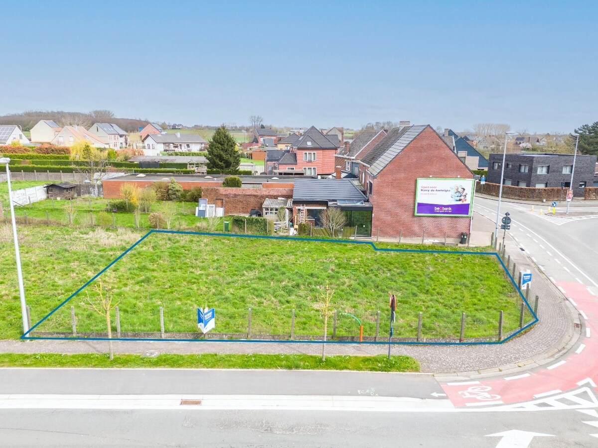 Hoekperceel bouwgrond (482m²) voor OB op centrale en uitstekende ligging 