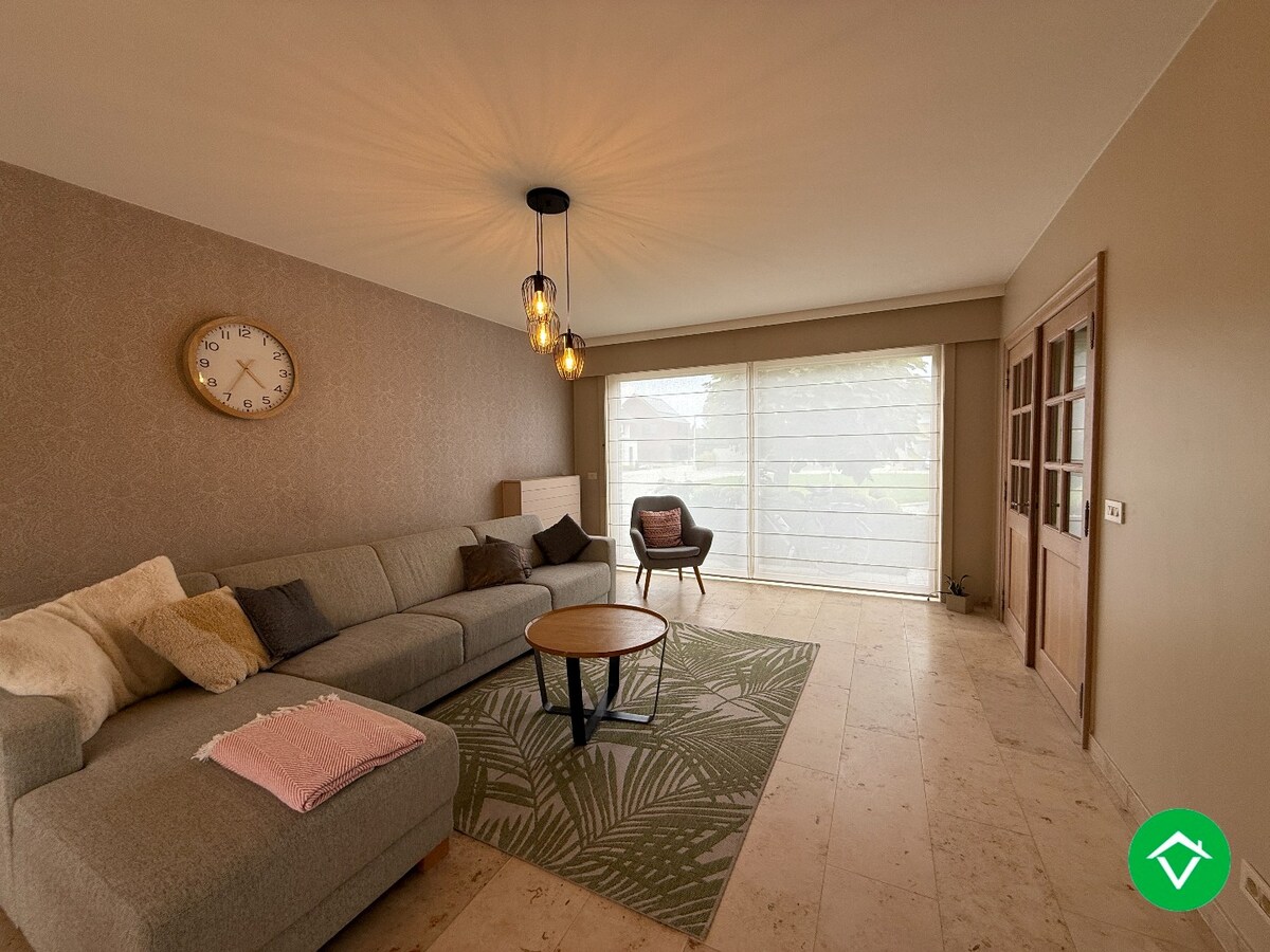 Prachtige rijwoning met 3 slaapkamers, tuin en garage te Roeselare 