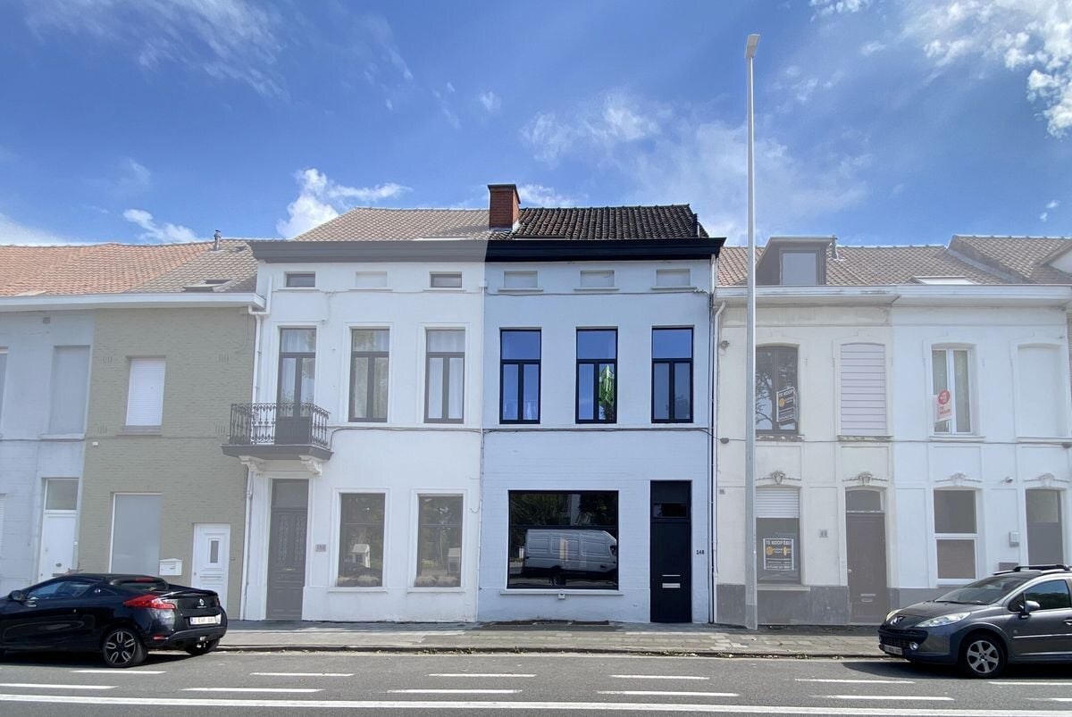 Charmant en volledig gerenoveerd herenhuis met stadstuin nabij het centrum ! 