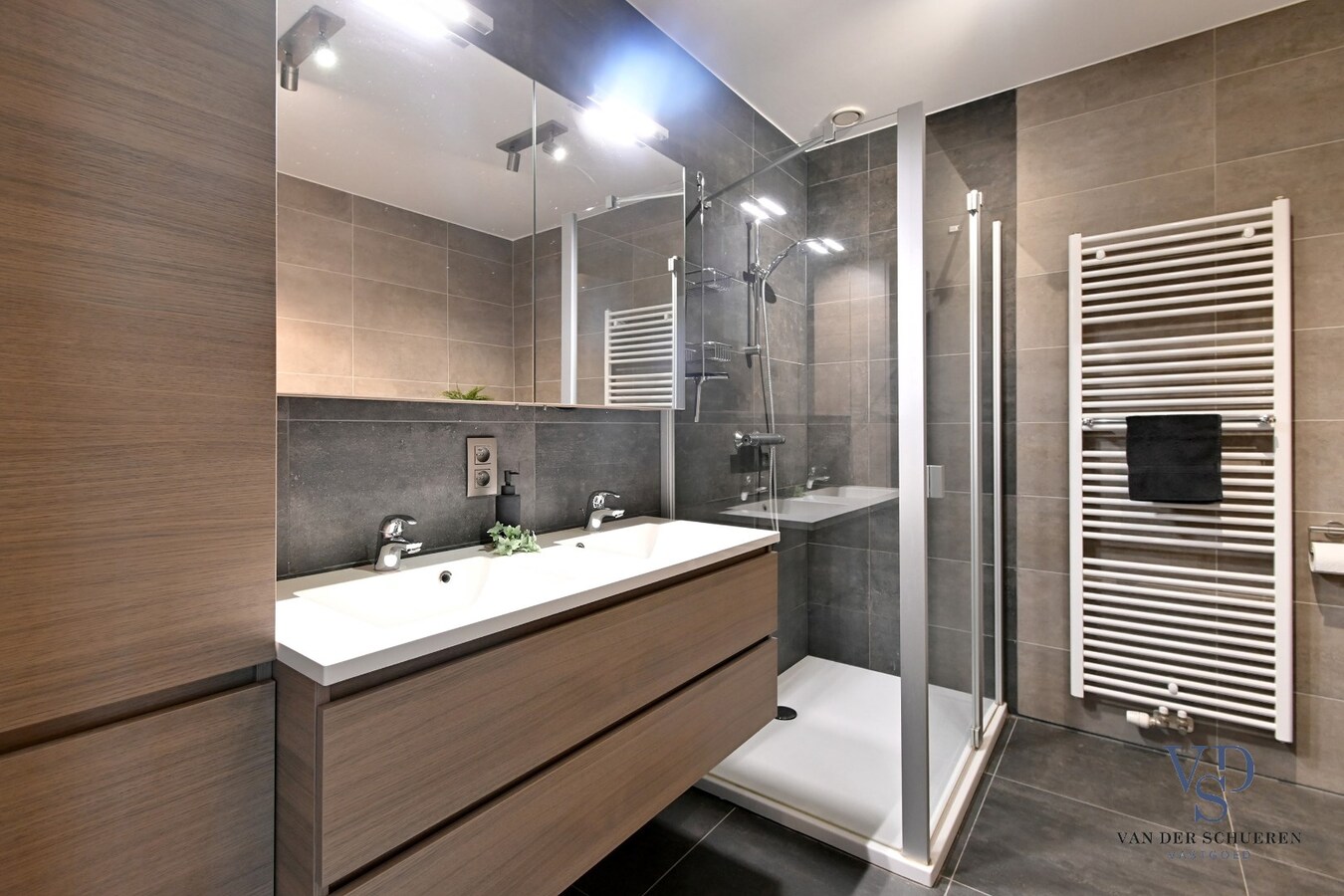 Luxueus, tijdloos wonen in Dikkelvenne. 