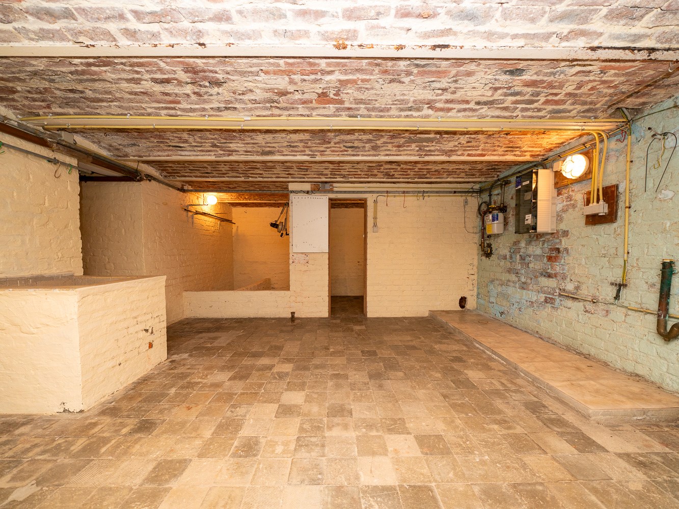 Ruime woning met 5 kamers (mogelijk) en open zicht 