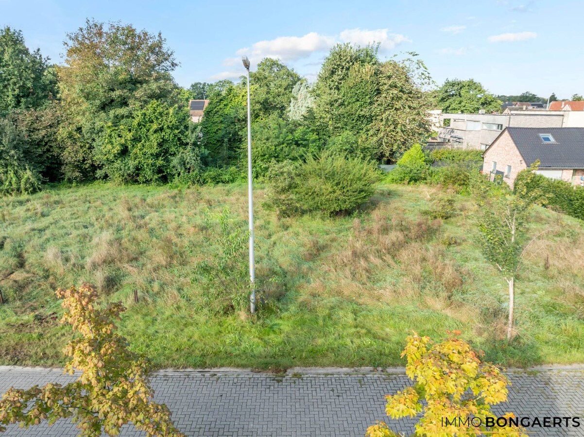 Halfopen bouwgrond op een rustige locatie 